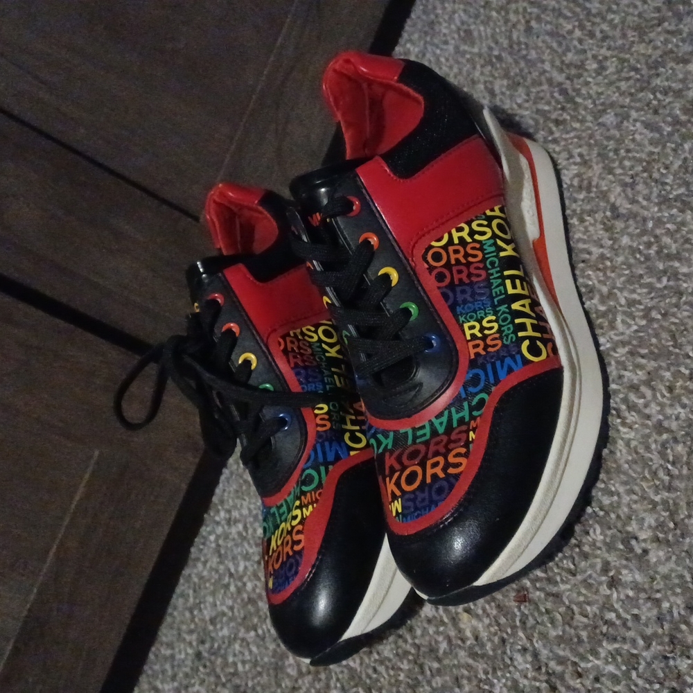 Michael Kors Size 6 Color Red and Black